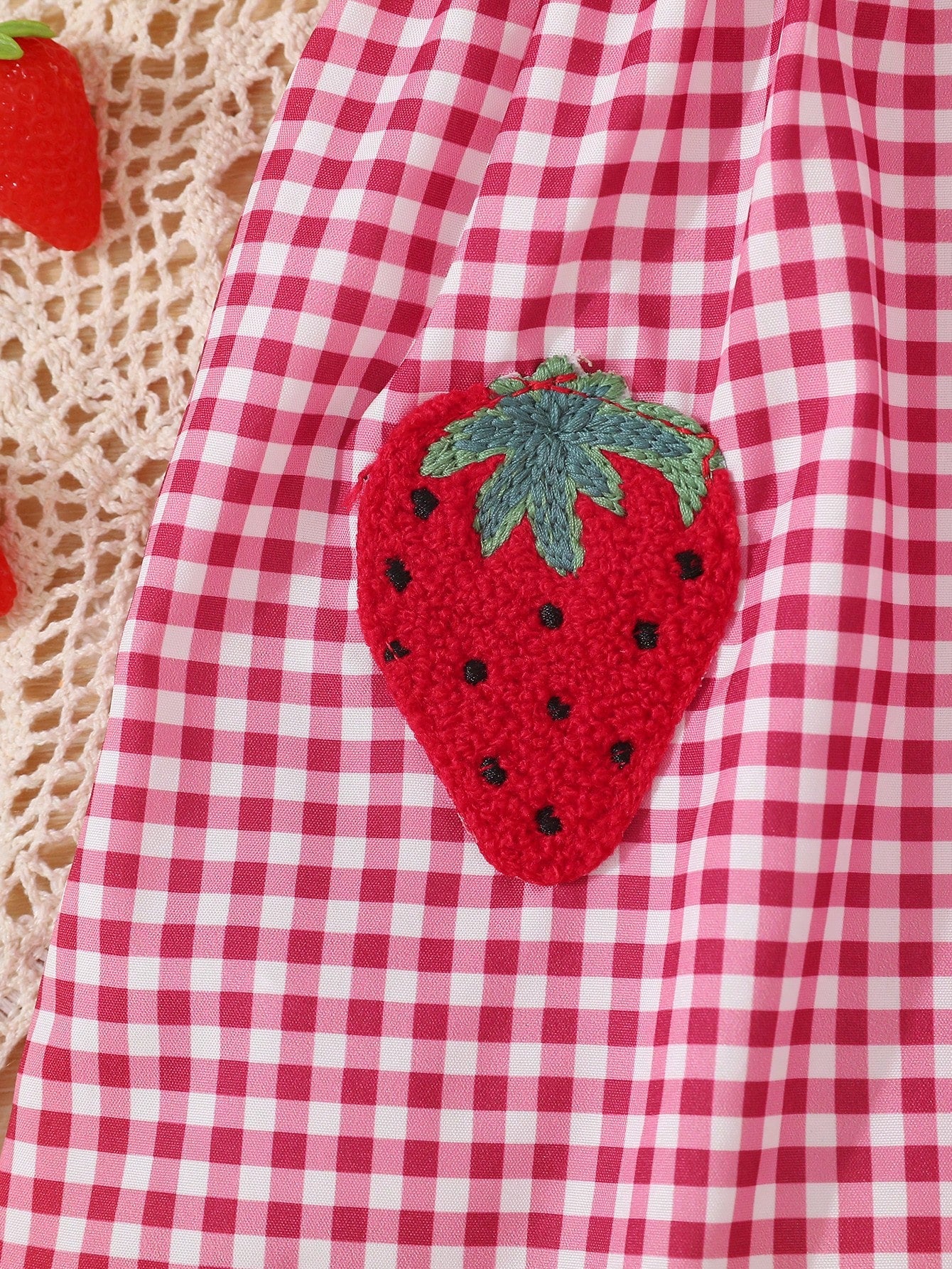 SHEIN Baby Girl Casual Cute Red and White Plaid Strawberry Applique Towel 3D Bowknot Sleeveless Dress, Spring/Summer, for Christmas