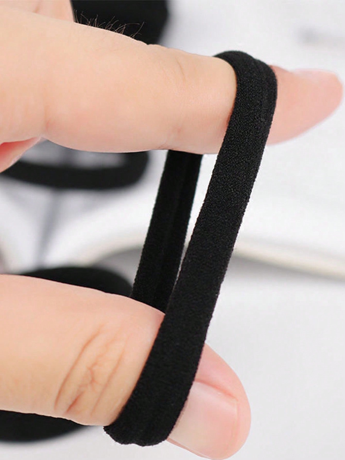 100Pcs Simple Elastic Seamless Hair Ties for Women, Perfect for Daily Use Casual Ponytail Holders Hair Elastics Hair Rubber Bands Scrunchies Hair Rope, Hair Bobbles ,Head Piece