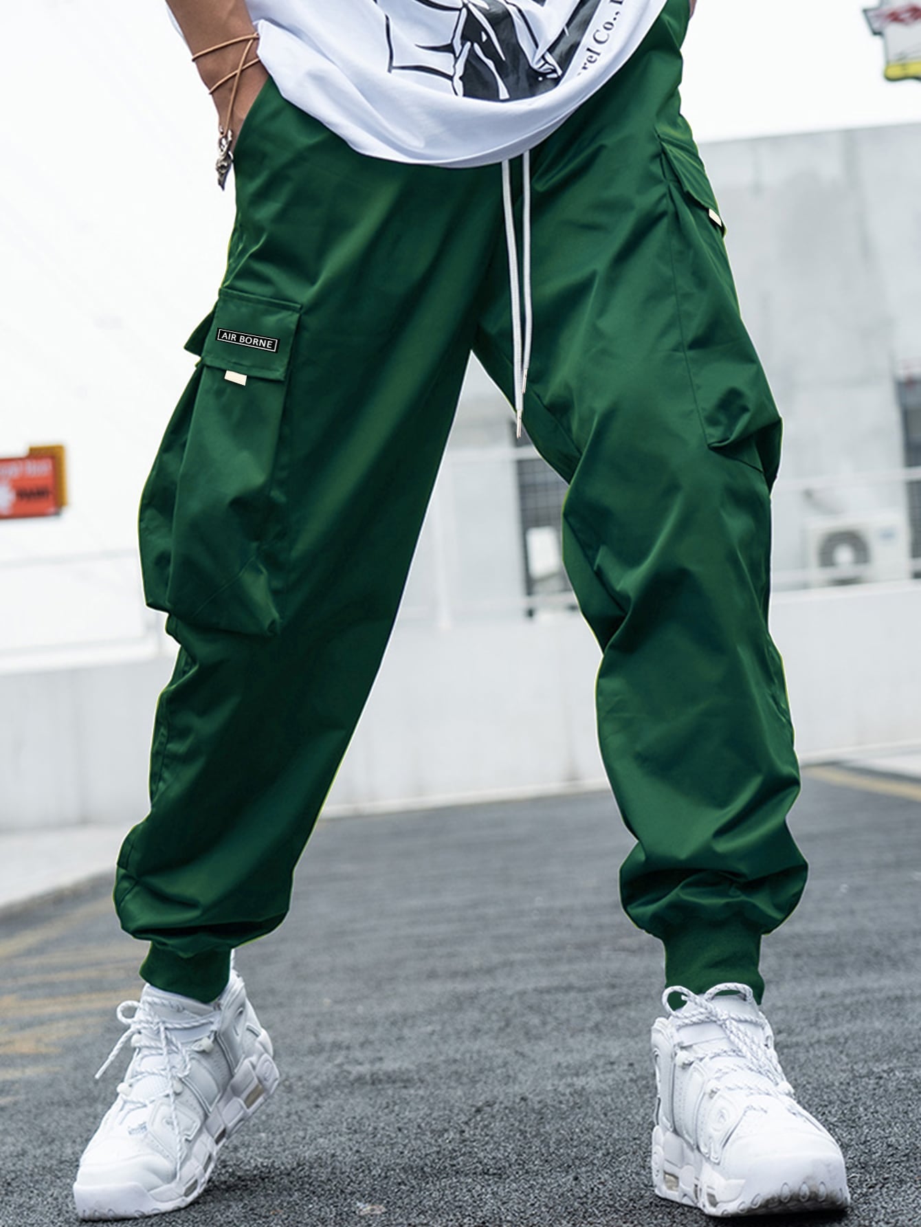 Manfinity Hypemode Men Letter Graphic Flap Pocket Drawstring Waist Cargo Pants