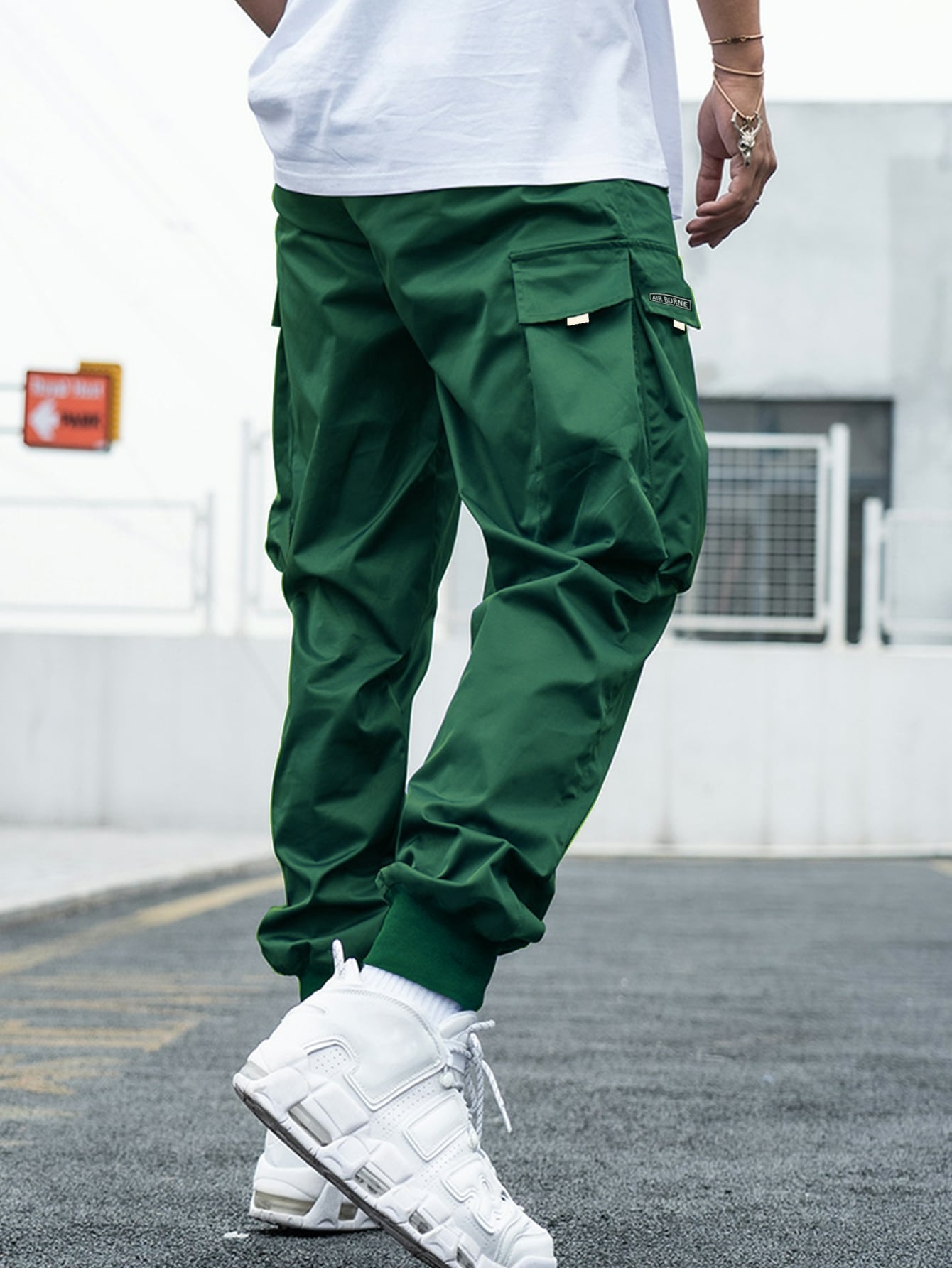 Manfinity Hypemode Men Letter Graphic Flap Pocket Drawstring Waist Cargo Pants